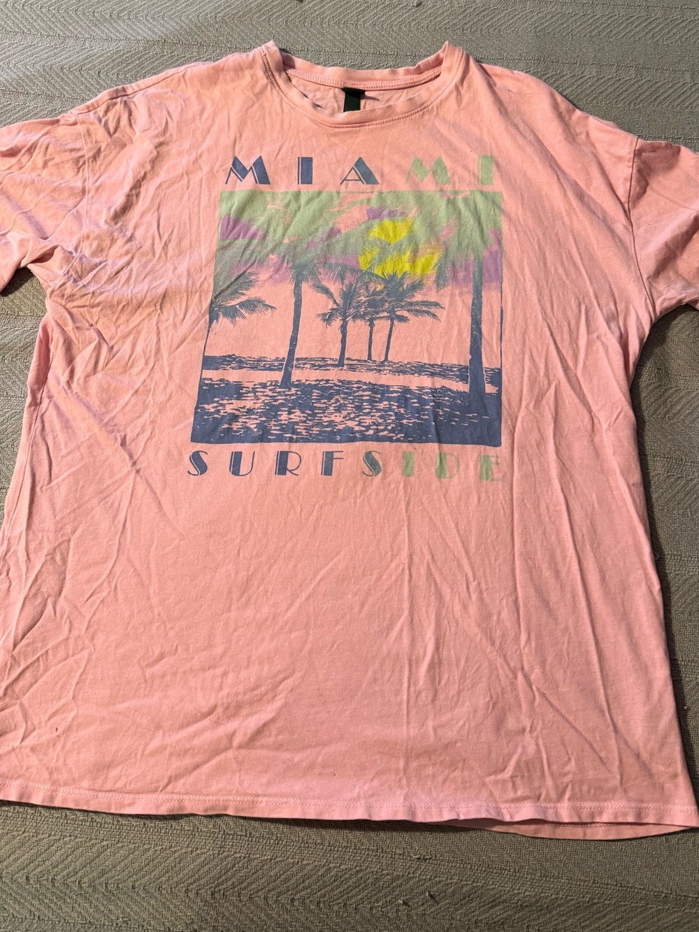 Classic Pink Miami Surfside Graphic Tee M 80’s